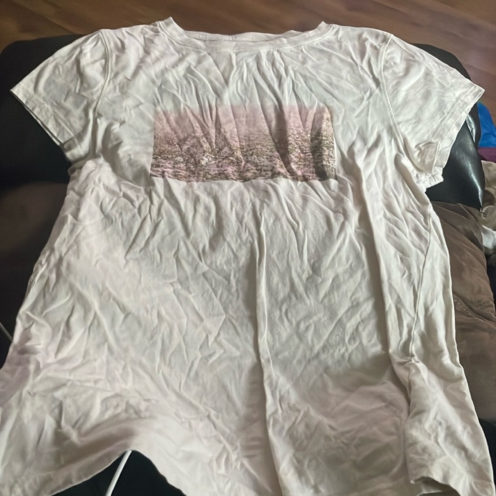 Universal Thread T-Shirt